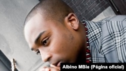 Albino MBie, artista moçambicano