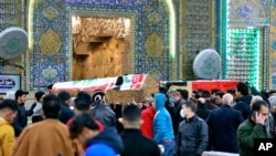 Pasukan keamanan Irak telah membunuh seorang komandan senior ISIS, kata Perdana Menteri Irak, seminggu setelah bom bunuh diri kembar oleh militan ISIS menewaskan puluhan orang di Baghdad. (Foto: AP)