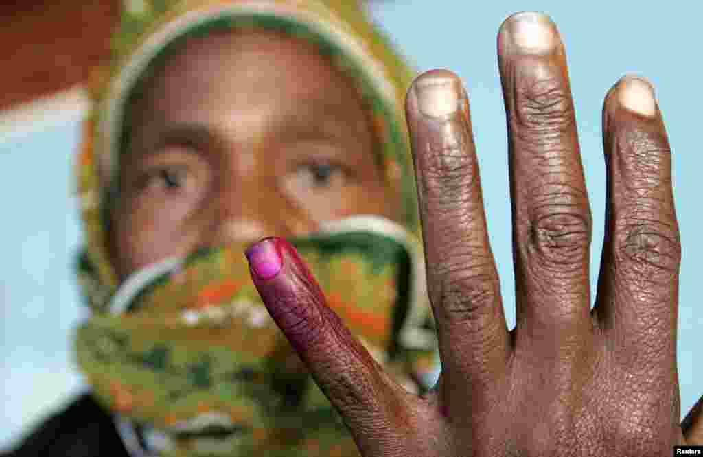 A woman shows her ink-stained finger after casting her vote in Zimbabwe's presidential and parliamentary elections in the capital Harare March 29, 2008.