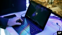 samolyotlarga elektronik jihozlarni olib chiqish bo'yicha cheklov