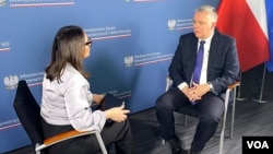 Polish Interior Minister Tomasz Siemoniak with Myroslava Gongadze during interview, Jan. 28, 2025, Warsaw. (Daniil Batushchak/VOA)