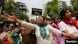 Supporters of India's main opposition Bharatiya Janata Party (BJP) shout slogans as they march towards the residence of the chief of India's ruling Congress party Sonia Gandhi during a protest rally in New Delhi Apr. 21, 2013.