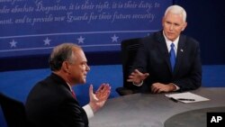 Wagombea Makamu Rais wa Marekani, seneta Tim kaine (L) na gavana Mike Pence katika mdahalo huko Virginia. 