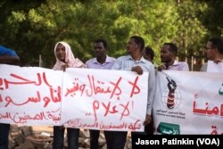 Journalists hold banners for press freedom, seconds before soldiers stopped the demonstration.