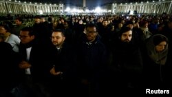 Watu waliohudhiria maombi huko St. Peter's Square, wakati papa rancis akiwa nado hospitali huko Vatican, February 25, 2025. Picha na REUTERS