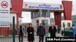 Sırrı Süreyya Önder, Pervin Buldan ve Ahmet Türk’ten oluşan DEM Parti İmralı heyetinin gelecek hafta içinde İmralı Cezaevi’nde bulunan PKK lideri Abdullah Öcalan’la görüşerek ikinci görüşme turuna başlaması bekleniyor.