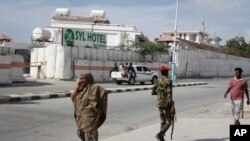 Picha hii inaonyesha hoteli maarufu ya SYL iliyoshambuliwa na wanamgambo wa al-Shabab mjini Mogadishu. Picha ya AP