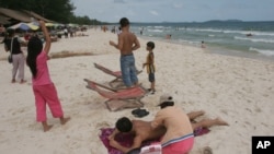 តម្លៃ​ម្ហូបអាហារ​និង​ការ​ស្នាក់​នៅ​និង​សេវាកម្ម​ក្នុង​តំបន់​ទេសចរណ៍​ទាំងនោះ​មាន​ការ​កើន​ឡើងជា​ពិសេស​ក្នុង​ខេត្ត​ព្រះ​សីហនុ។​