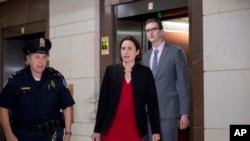 Fiona Hil u zgradi Kongresa