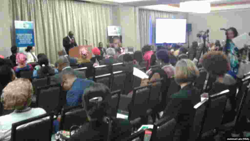 Taron Yadda Za a Kyautata Matakan Haihuwa Da Inganta Rayuwar Yara Da Al'umar Najeriya, Wanda Uwargidan Shugaban Najeriya Aisha Buhari Ke Jagoranta a NY, Satumba 30, 2015. &nbsp; 