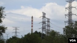 រោងចក្រដុតធ្យូងថ្ម ក្នុងស្រុកស្ទឹងហាវ ខេត្តព្រះសីហនុ កាលពីថ្ងៃទី ៥ ខែតុលា ឆ្នាំ ២០២១។ (ស៊ុន ណារិន/វីអូអេ)