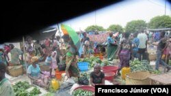 Vendedoras em Moatize, Moçambique