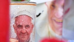 梵蒂岡2月25日表示，病情危急的天主教教宗方濟各在醫院好好休息了一晚，雙側肺炎病情已略有改善。