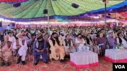 د پښتونخوا ملي عوامي ګوند مشر محمود خان اڅکزي ویلي چې دا جرګې د ناامنۍ او د پښتنو وسايلو او کاروبارونو ته د ورپېښو ننګونو په ګډون د پښتنو د لویو ستونزو د هواري پر لارو چارو د بحث لپاره ورغواړي(عکس ارشیف).