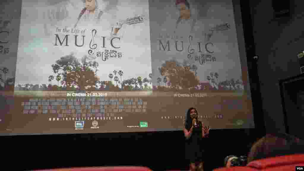 &nbsp;ចៅស្រី​របស់ លោក ស៊ិន ស៊ីសាមុត​ កញ្ញា​ ស៊ីន សេដ្ឋសុជ្ឈតា​ សម្តែងក្តីរំភើប​ និង​ថ្លែងអំណរគុណដល់ក្រុមដឹកនាំរឿង​ &laquo;តន្ត្រីជីវិត​&raquo; ​និងសាធារជនដែលគាំទ្រខ្សែភាពយន្តនេះ ថា​បាន​ឧទ្ទិស​ស្នាដៃ​ និងឲ្យតម្លៃ​លើ​​​សិល្ប​តូរ្យ​តន្ត្រីទសវត្ស៦០, នៅរាជធានីភ្នំពេញ, នៅថ្ងៃទី១២ ខែមីនា​ ឆ្នាំ២០១៩។ (ខាន់ សុគុំមនោ/VOA)