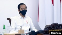 Presiden Jokowi dalam Rapat Terbatas di Istana Merdeka, Jakarta, Senin (28/9) minta jajarannya persiapkan rencana detil vaksinasi COVID-19 dalam waktu dua minggu. (Setpres RI)