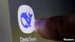 လက်ကိုင်ဖုန်းပေါ်မှာ App အဖြစ်မြင်တွေ့ရတဲ့ DeepSeek