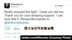 "Дуже сподобався бій, я сподіваюсь, що і вам теж. Дякую вам за приголомшливу підтримку. Я дійсно її відчуваю. Повага та вітання Ентоні Джошуа", - твітував Володимир Кличко.