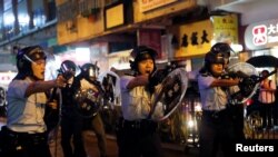 香港警察2019年8月25日在荃灣開出反送中運動的第一槍。