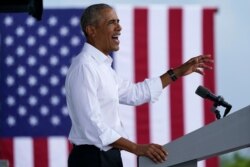 El expresidente Barack Obama habla en un evento de campaña para su exvicepresidente Joe Biden en la Universidad Internacional de Florida, el sábado 24 de octubre de 2020, North Miami, Florida.