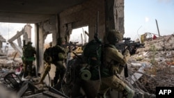 Оваа слика објавена од израелската армија на 14 мај 2024 година ги прикажува израелските војници за време на воените операции во појасот Газа, среде тековниот конфликт меѓу Израел и палестинската милитантна група Хамас