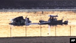 Pesawat Jet Penumpang dan Helikopter Militer Bertabrakan di Washington