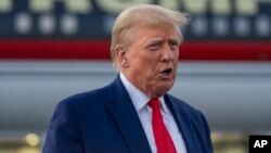 Провокативните коментари на Трамп и за тимот на Смит и за американската окружна судијка Тања Чуткан - која претседава со случајот - се централно прашање откако беше поднесено обвинението минатиот месец