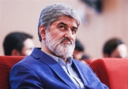 علی مطهری، ۶۳ ساله، نماینده سابق مجلس، فرزند مرتضی مطهری از تئوریسین‌های انقلاب اسلامی در ایران است که کمی بعد از انقلاب ترور شد.