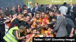 Les joueurs de l’Espérance de Tunis célèbrent leur victoire contre Al-Ahly, Tunisie, le 9 novembre 2018. (Twitter/CAF)