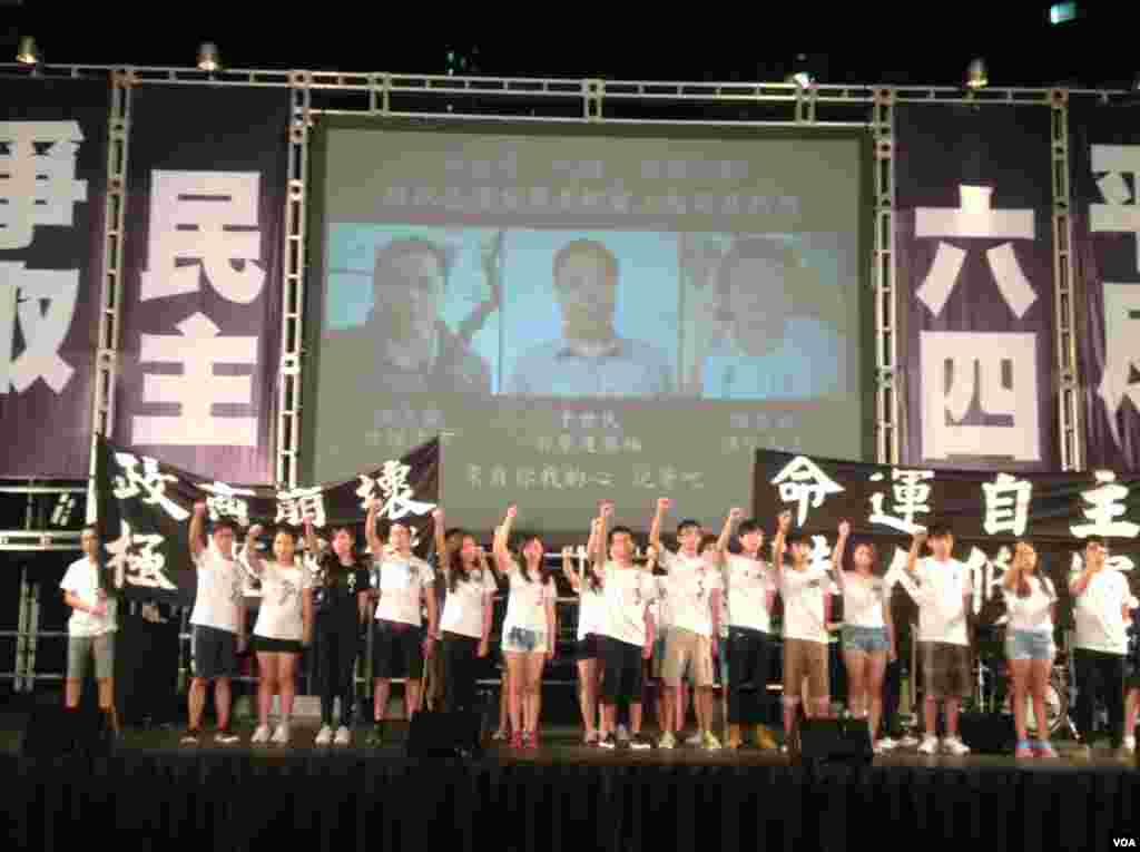 Tens of thousands of people joined the candlelight vigil marking the crushing of the 1989 student-led Tiananmen Square protests, Hong Kong, June 4, 2015.