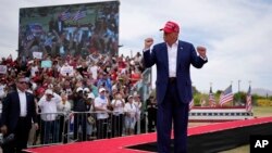 Predsednički kandidat Republikanske stranke Donald Tramp na mitingu u Las Vegasu, 9. jun 2024. (AP Photo/John Locher)