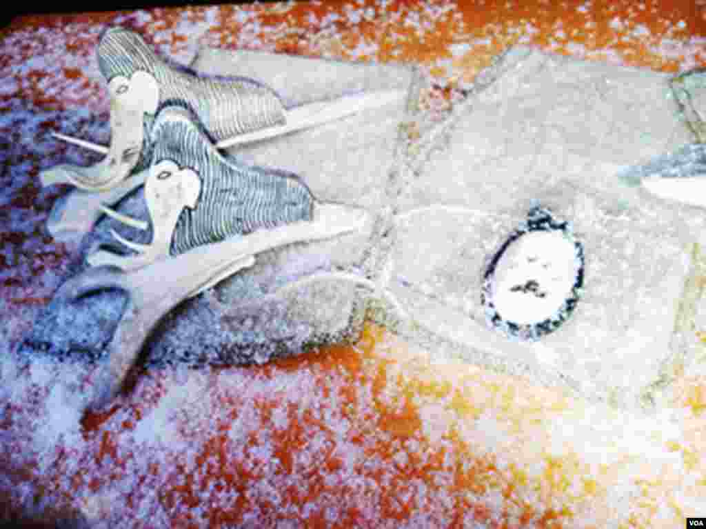 Nenets carve souvenirs from walrus tusks. Tourism is limited because Russian authorities now demand additional permits to visit the city, a three hour flight from Moscow. (V. Undritz for VOA) 