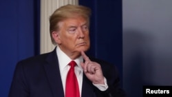 El presidente Trump minimizó además el impacto que podría tener una segunda oleada de la COVID-19 en otoño: "Si vuelve, lo hará en pequeñas dosis que podremos contener"