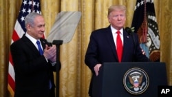 El presidente Donald Trump anuncia su plan de paz para el Oriente Medio junto al primer ministro israelí, Benjamin Netanyahu, en la Casa Blanca en Washington el martes, 28 de enero de 2020.