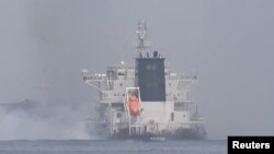 حمله حوثی‌ها به یک کشتی در دریای سرخ (آرشیو)