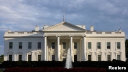 Поглед на Белата куќа во Вашингтон