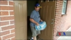 Український священик допомагає постраждалим оговтатися від наслідків урагану "Гарві". Відео