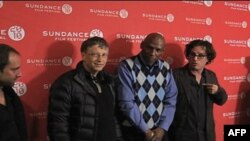 Bil Gejts (levo), Džefri Kanada i reditej Dejvis Gugenhajm (skroz desno) pred prikazivanje "Čekajući Supermena" na festivalu Sandens