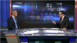 سیامک دهقانپور (راست) از صدای آمریکا با خالد عزیزی دبیرکل حزب دموکرات کردستان گفتگو کرد.