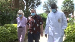 L'ambassadeur des USA visite le Dr Mukwege à Bukavu, en RDC, le 16 avril 2021. (VOA/Ernest Muhero)