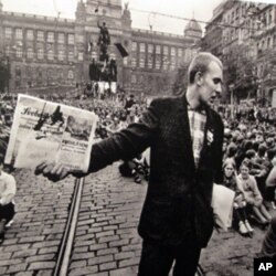 布拉格街頭的群眾示威集會