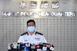 香港警务处处长邓炳强在水警总部对媒体讲话。（2020年8月27日）