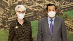 រូបឯកសារ៖ អ្នកស្រី Wendy Sherman អនុ​រដ្ឋមន្រ្តី​ក្រសួង​ការ​បរទេស​អាមេរិក ជួប​ជាមួយ​នឹង​លោក​នាយក​រដ្ឋមន្ត្រី ហ៊ុន សែន ក្នុង​ដំណើរ​ទស្សនកិច្ច​ផ្លូវ​រដ្ឋ​មក​កម្ពុជា ថ្ងៃទី១ ខែមិថុនា ឆ្នាំ២០២១។ (រូបថត​ផ្ដល់​ឲ្យ​ដោយ​ស្ថានទូត​សហរដ្ឋ​អាមេរិក​ប្រចាំ​នៅ​កម្ពុជា)
