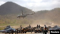 រូបឯកសារ៖ កងយោធា​កម្ពុជា​និង​ចិន ចូលរួម​សមយុទ្ធ​នាគមាសឆ្នាំ២០១៨ នៅខេត្តកំពង់ស្ពឺ ថ្ងៃទី១៧ ខែមិនា ឆ្នាំ២០១៨។ 