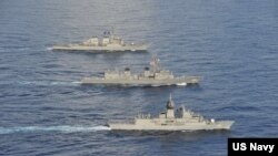 美國、日本和澳大利亞海軍10月19日在南中國海舉行今年第五次的聯合演習。（美國第七艦隊網站）