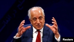 រូបឯកសារ៖ លោក​​ Zalmay Khalilzad​ ប្រធាន​អ្នក​ចរចា​របស់​អាមេរិក​ថ្លែងអំឡុងពេលកិច្ចពិភាក្សាមួយនៅលើប៉ុស្តិ៍ទូរទស្សន៍ Tolo TV នៅក្រុងកាប៊ូល ប្រទេសអាហ្វហ្គានីស្ថាន កាលពីថ្ងៃទី២៨ ខែមេសា ឆ្នាំ២០១៩។ 