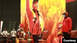 Ao centro, o Presidente angolano na celebração do 64º aniversário do MPLA