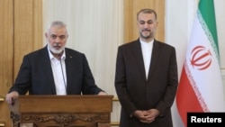 حسین امیرعبداللهیان در کنار اسماعیل هنیه.