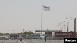 مقامات ایرانی گفته اند که کار ساخت دیوار به ارتفاع چهار متر و طول ۳۰۰ کیلومتر در شرق این کشور در مرز افغانستان آغاز شده است.