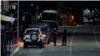 Kosovska policija u večernjim satima u severnoj Mitrovici (Foto: Radio Slobodna Evropa)